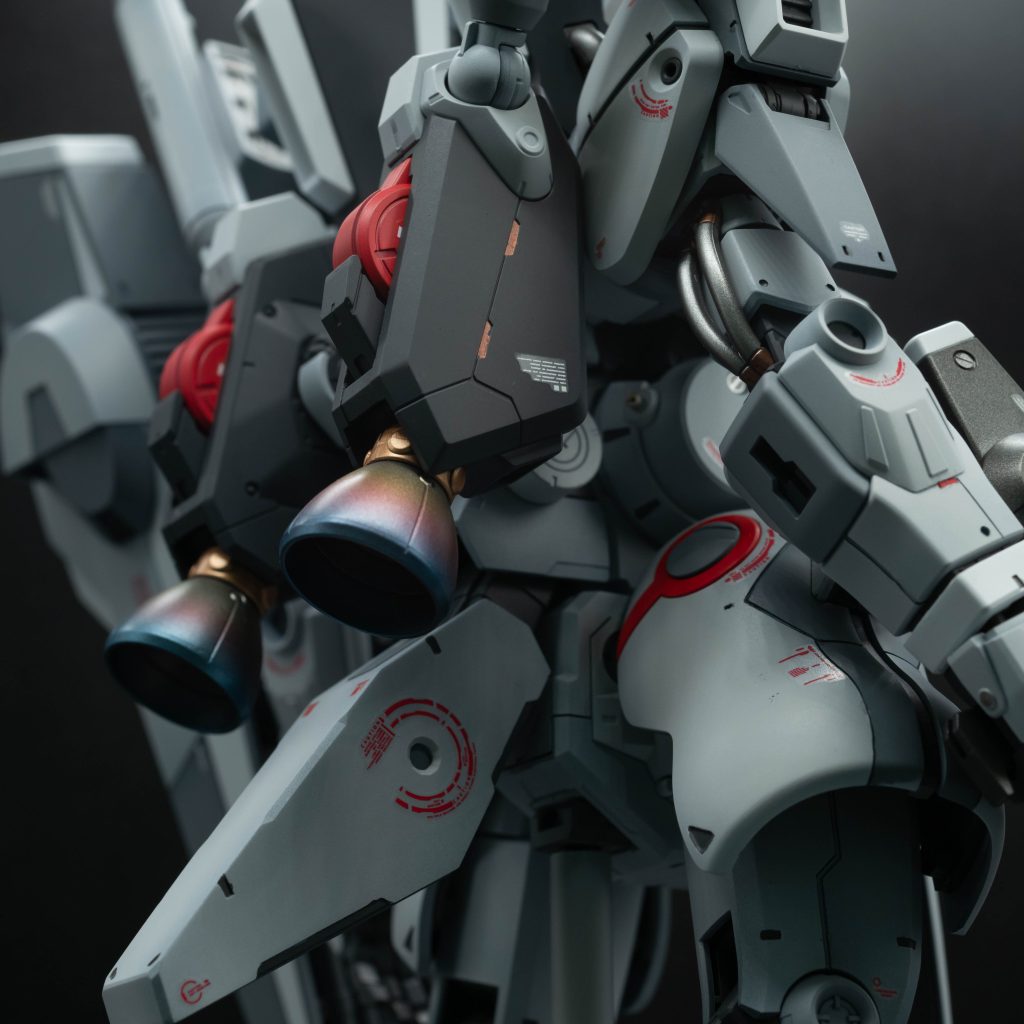 バーニアノズルはチタン塗りに挑戦しました。初めてにしては上手く塗れたと思います。