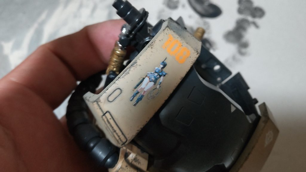 制作工程を何点か。右胸にザクレディを貼り付けた時点で南ヨーロッパ戦線投入機に決まりましたw