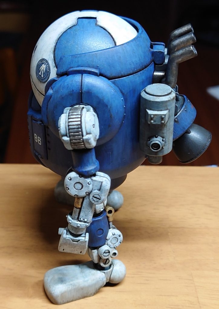 塗りを楽しむスタイルなんで工作はあまりしませんがマフラー(?)部の肉抜き穴埋め、手足、胸の3ミリ穴をランナーやらコトブキヤのパーツで埋めています