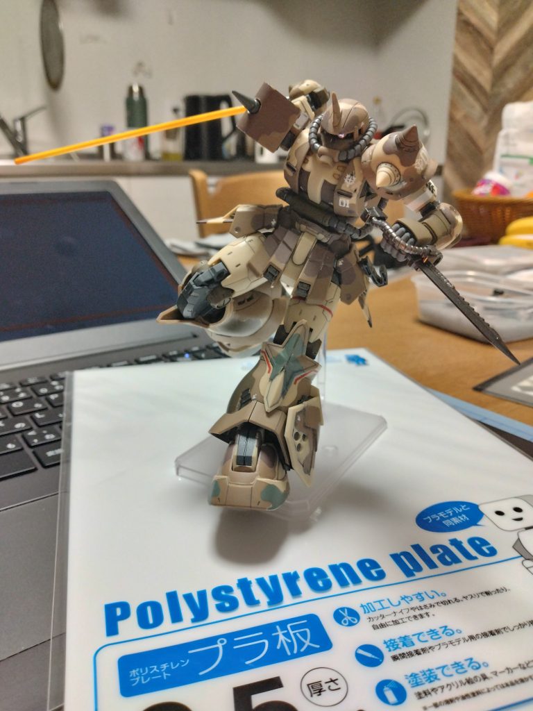 地面を滑るように移動するだけあって浮遊するポーズが似合いますね!(ような気がする…)。