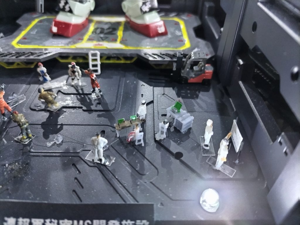 ・エンジニアチーム（と機材）が充実した。・フォークリフトが出現した。