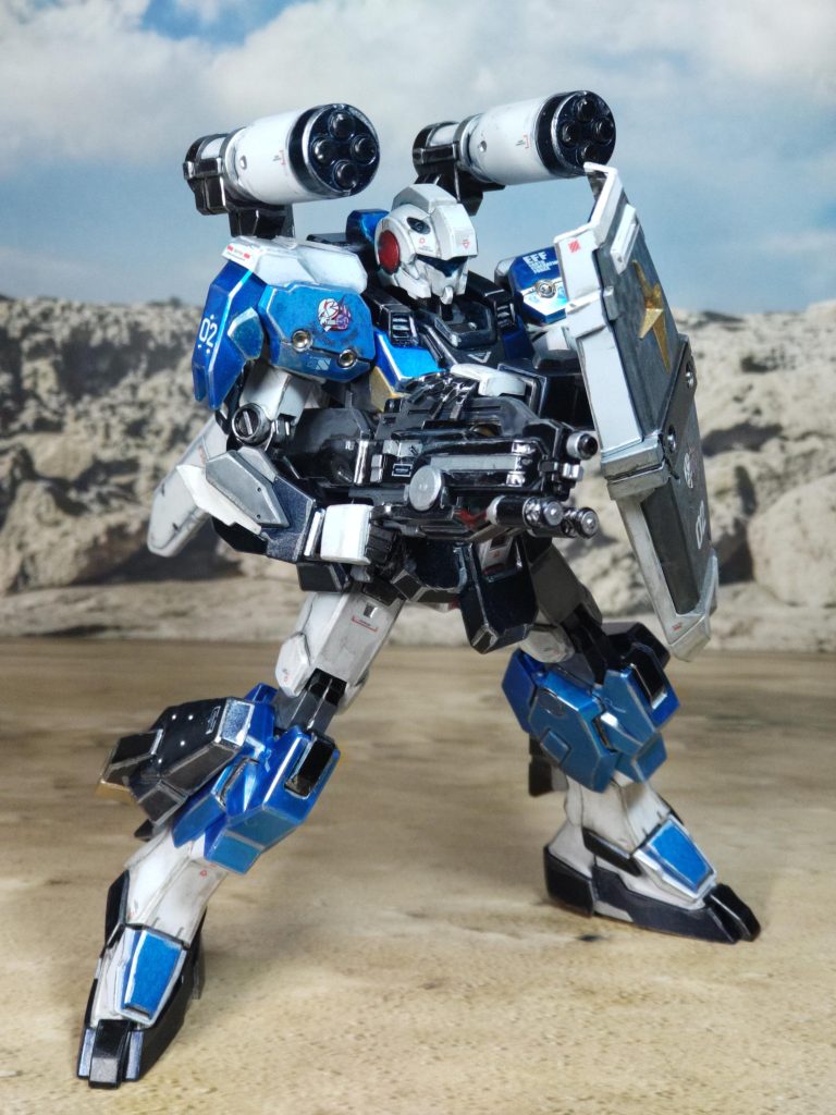 ジーライン・スタンダードアーマー(フル装備)ガトリング・スマッシャーと一緒に腰だめ撃ち肘下にロールがあるので、腕が思いのほか動いてくれて助かる(iori_sei)