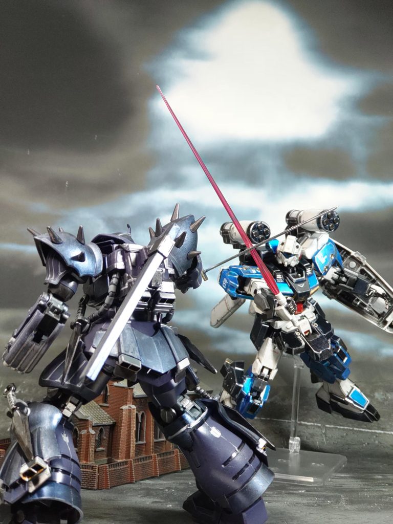 「うぉぉぉぉぉーーーーー‼️‼️」ガキン❗️イフリート・ナハトはゴールド・ブレードで、ビーム・サーベルを受け止めた2機の運命は如何に⁉️