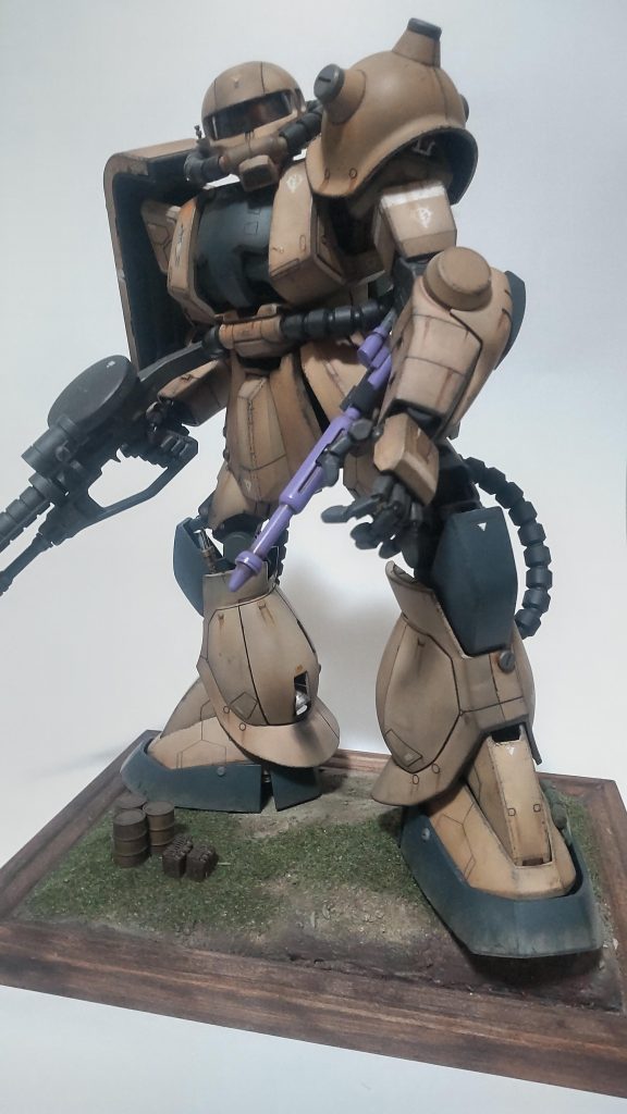 コロナ禍で中々外に出られない時期にこしらえておりました。いやー、PGはデカくて良いですね!ボディ色は全てタンで動力パイプ等はジャーマングレー。ウェザリングをチマチマやってあります。左肩のスパイクは個人的な好みで外してマルイチモールドにしてあります。