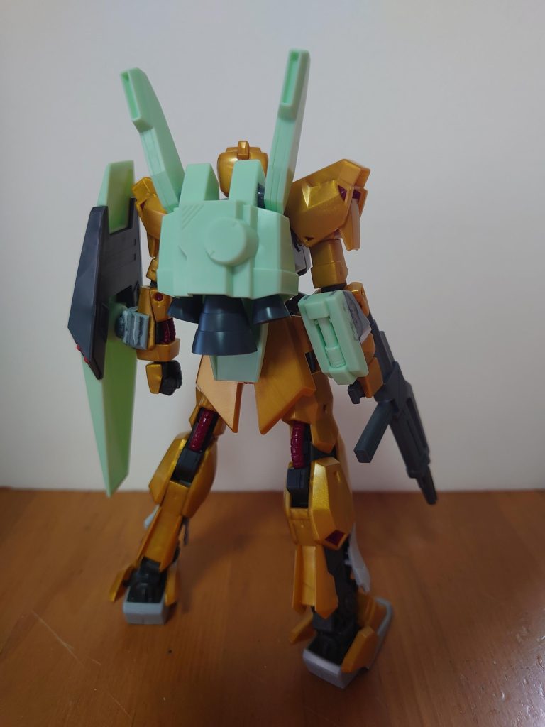 塗装前の後ろ姿です。