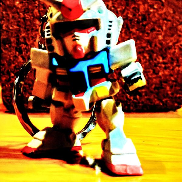 謎 の 美脚  ガンダム　    ！？