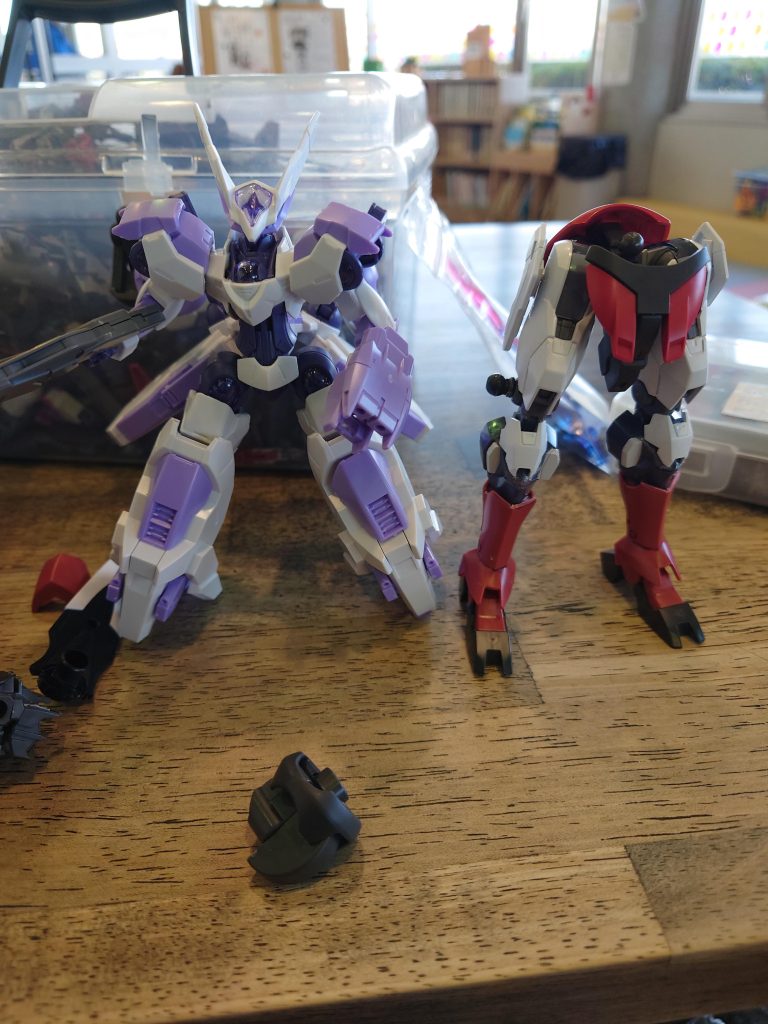 制作過程ダリルバルデの腰部からスタートm(_ _)m脚部はキャリバーンとファラクトとアヘッドのパーツをミキシング…サイズが大型化してベギルベウトルシュと同じサイズになりました(;´Д`)