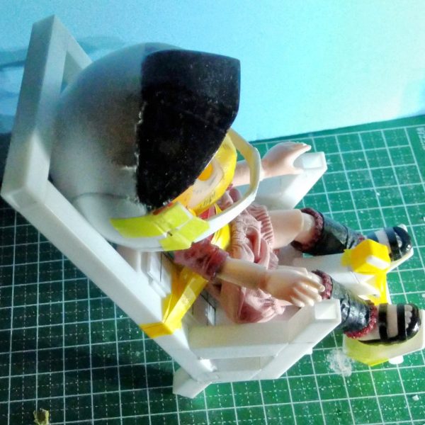 新しいスーツ　⑤　パイロットシート　プラ材組み