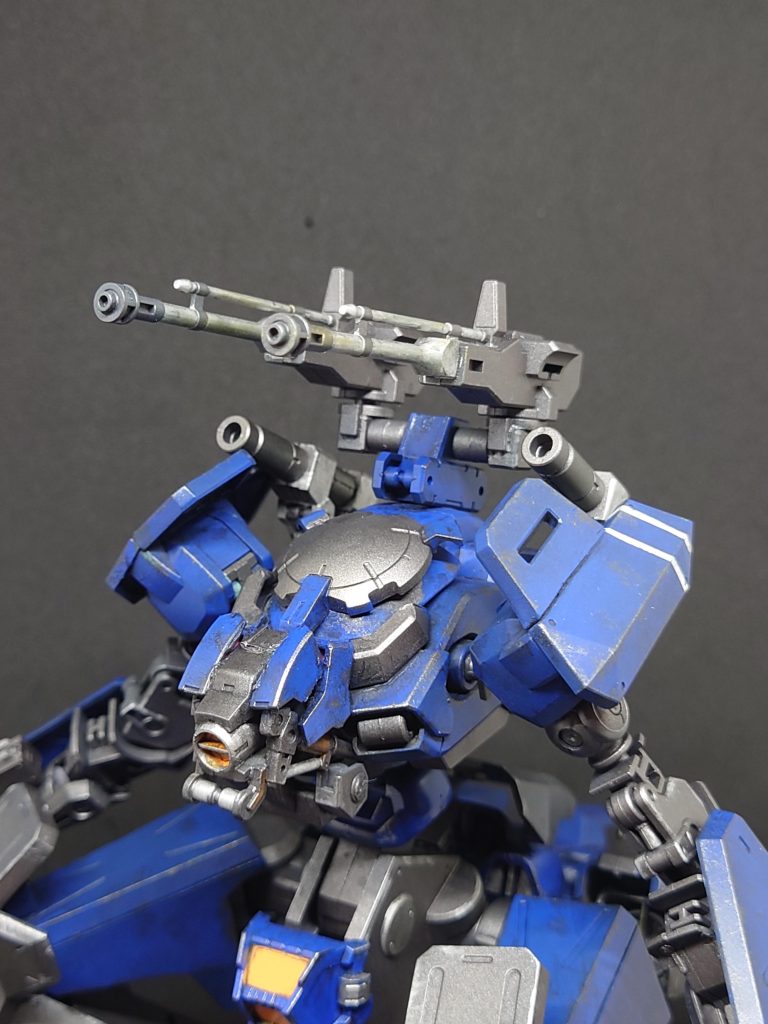 機関砲＆迫撃砲両形態で扱える武装機関砲は扱いやすく対空迎撃と精密射撃の長けている迫撃砲は信号弾や炸裂弾といった弾頭の換装が可能だが一発しか装填できない