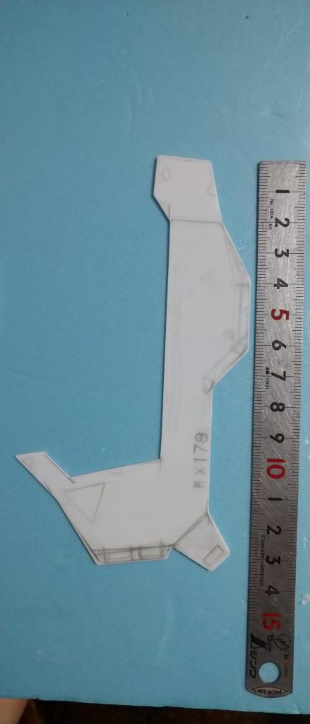 SD 寄り の 絵 を 描いて  転写 しているはずなのに どういう理由か  リアルに製作しているとは 。。。。 素組みしてきた弊害でしかなく 