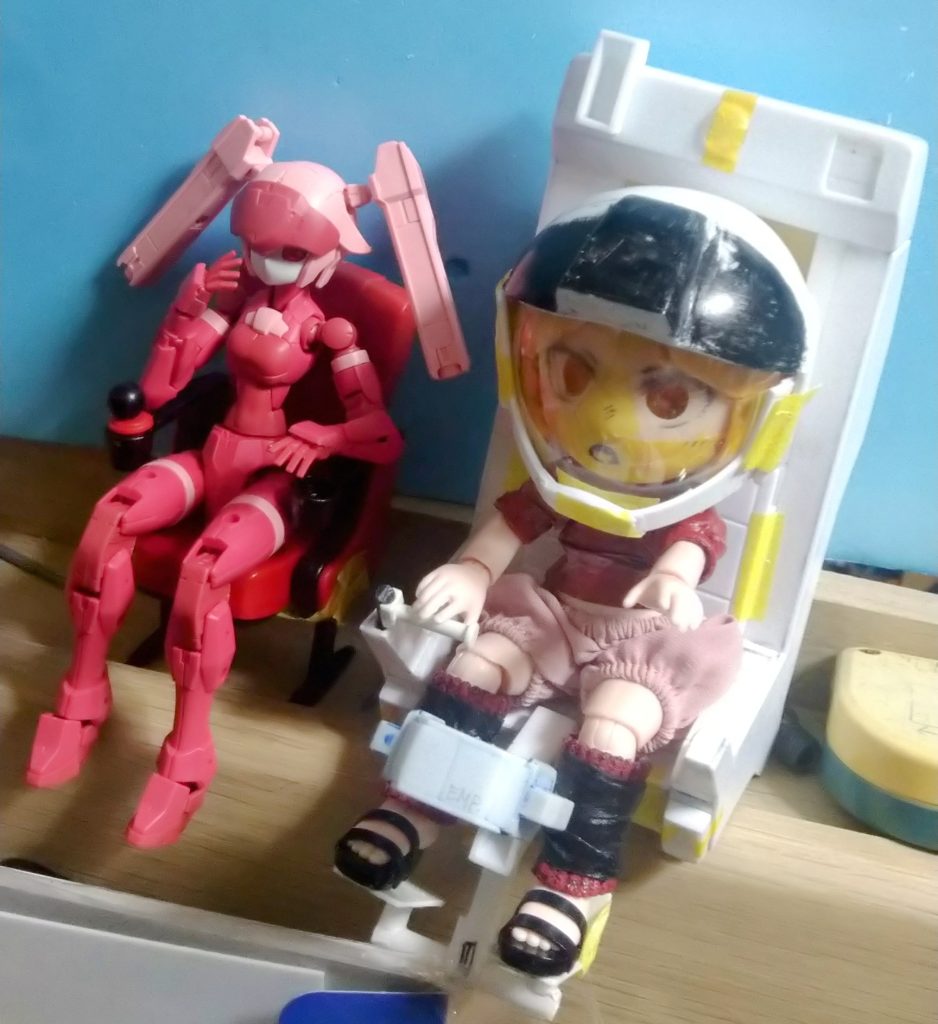 ロボっ娘　と　プルプル 😌😌😌😌 ３０ＭＭ　と　セリアドール  結構近いサイズ感　 で 収まる不思議😳😳😳