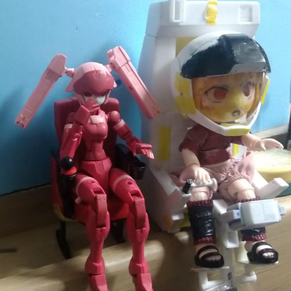 新しいスーツ　⑨　パイロットシート　プラ材組み　細部調整　３０ＭＭ比較