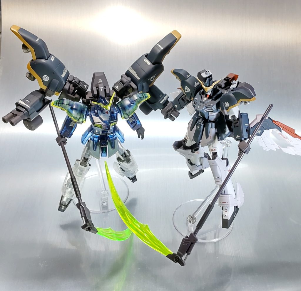 クリアVer.に背中ユニット装着し並べてみました。クリア物ってあまり人気というか敬遠されがちな感が否めませんが、個人的にはとっても好きです。