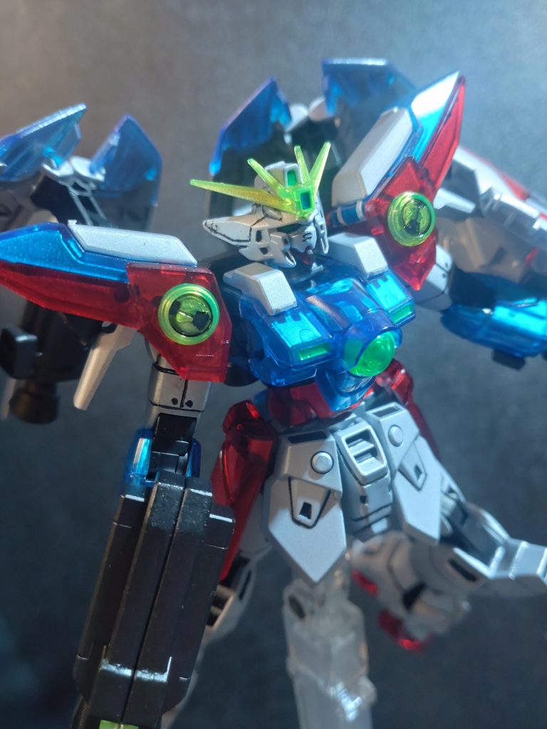 今回はスミ入れもしっかり行いましたが、厚塗りの影響でエナメル塗料では上手く流れず(汗) モールド彫り直し、水彩絵の具、先端を細く尖らせた水性ペンなど、様々試してみました。結論は見た目重視するならモールド彫り直してエナメル塗料、楽さ優先なら水性ペンとの結論を出しました。