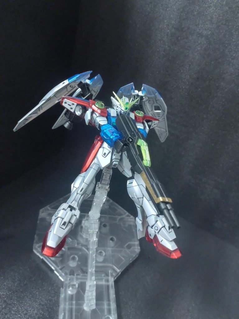 そして未だにマスキングテープ使用しての塗り分けが苦手なのでライフル部のゴールドは筆塗りしたのですが、これが汚い!面倒くさがらず次の作品ではマスキングにも挑戦しようと思います^^;