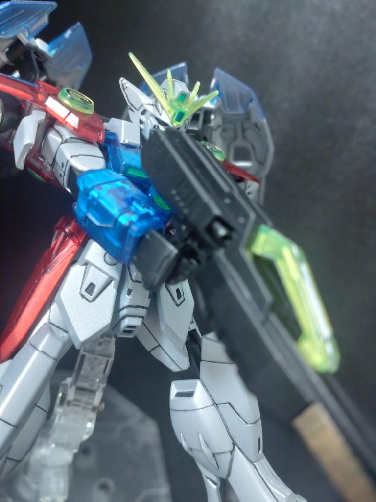 クリアパーツが主体となった機体は初作製ですが、クリアパーツは扱いづらいですね(汗)その硬さが故に割れやすく、2〜3箇所は途中で割れて絶望しましたorz