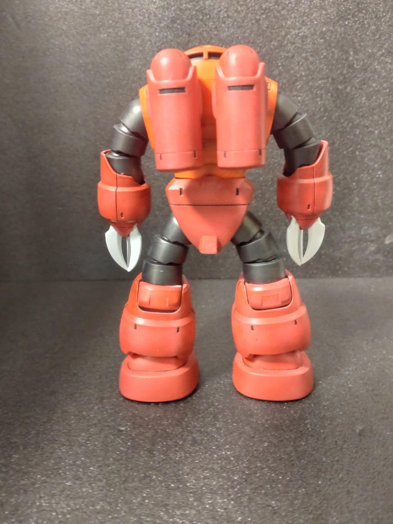 グラデわかるかと思って背面からも撮りましたが、全く分からず(笑)これは製作技術もそうだし、写真撮影の腕のせいでもあるような…。しかし、この後ろからのずんぐりむっくりのフォルム、いいですよね!