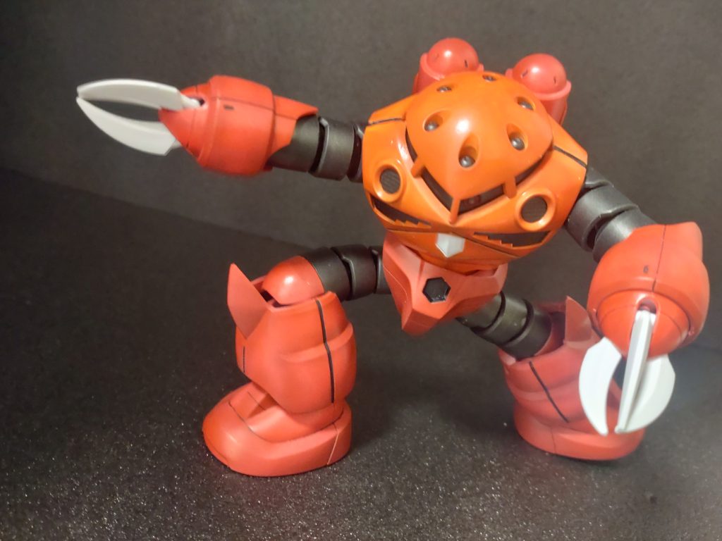 ズゴックといえばのジム突き!いつの日かデザインが全然違うオリジンズゴックも出してほしいので、少しオリジンの方のポーズに寄せてみました。