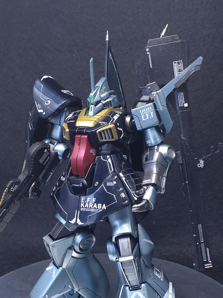 基本無改造、モノアイＨアイズ、バルカンにメタルパーツ、放熱フィンの先にソケットピンをつけたぐらいです