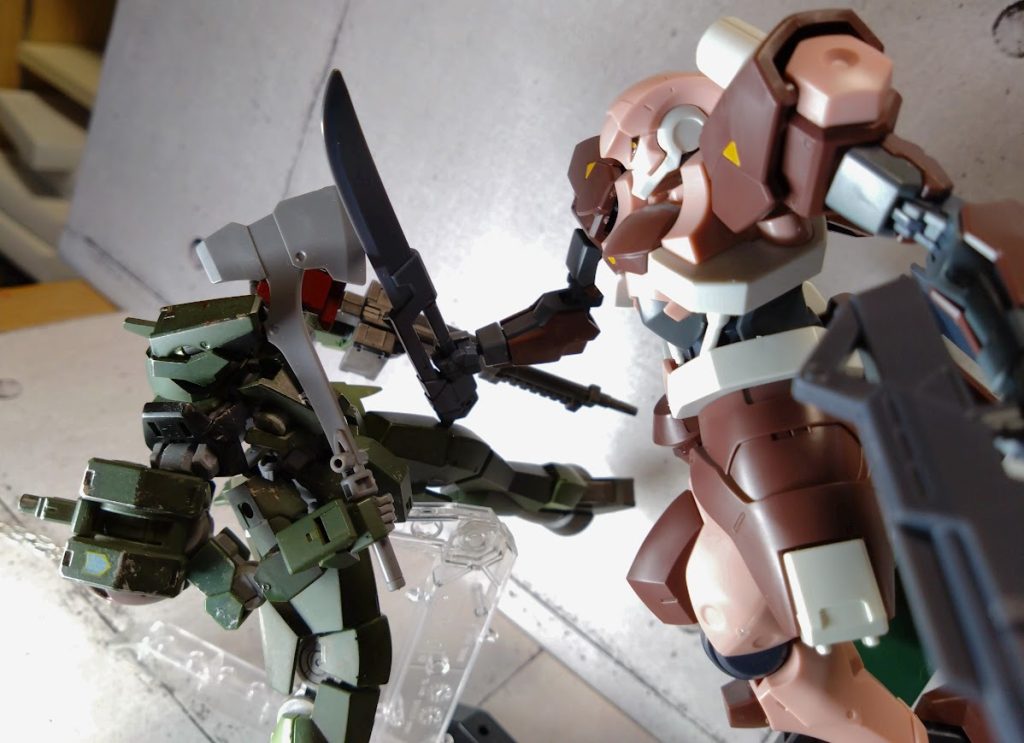 グレイズ改っぽい子と交戦中！グレイズは塗装済み中古品買いました