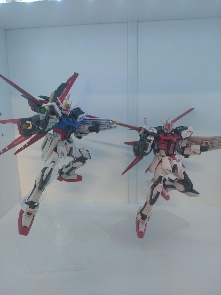 ちなみにRGとEGの比較。流石にSEEDアクションポーズは取れん。股間が…