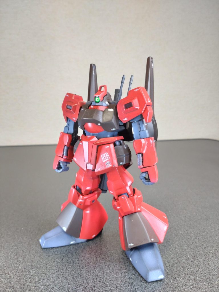 古いキットなのでプロポーション変更して色々手を入れてみましたフロントスカート延長モノアイはHアイズグリーン