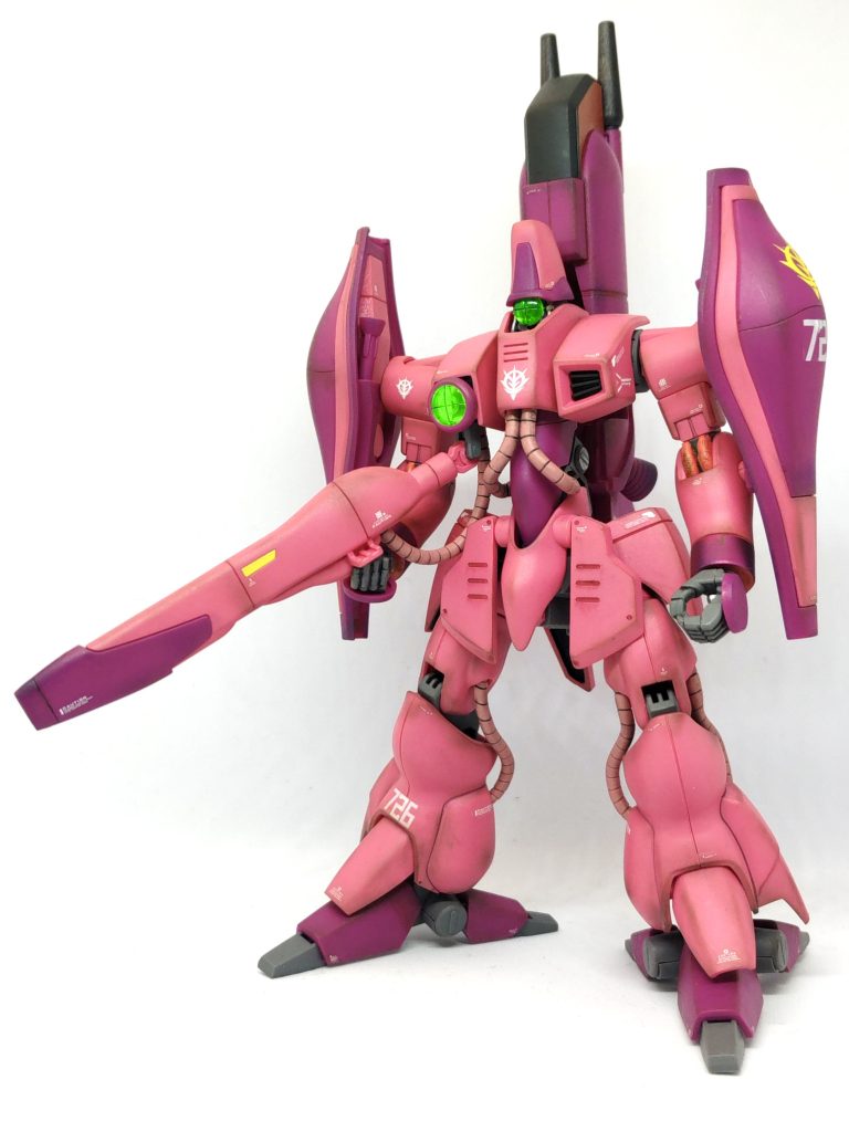 数字は付属のマーキングシールの余白をなるべくカットして使ってます。足と肩、バックパックの合わせ目は段落ち化、他は消しました。