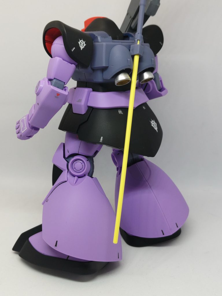 足の肩の球体の合わせ目は段落ち化。