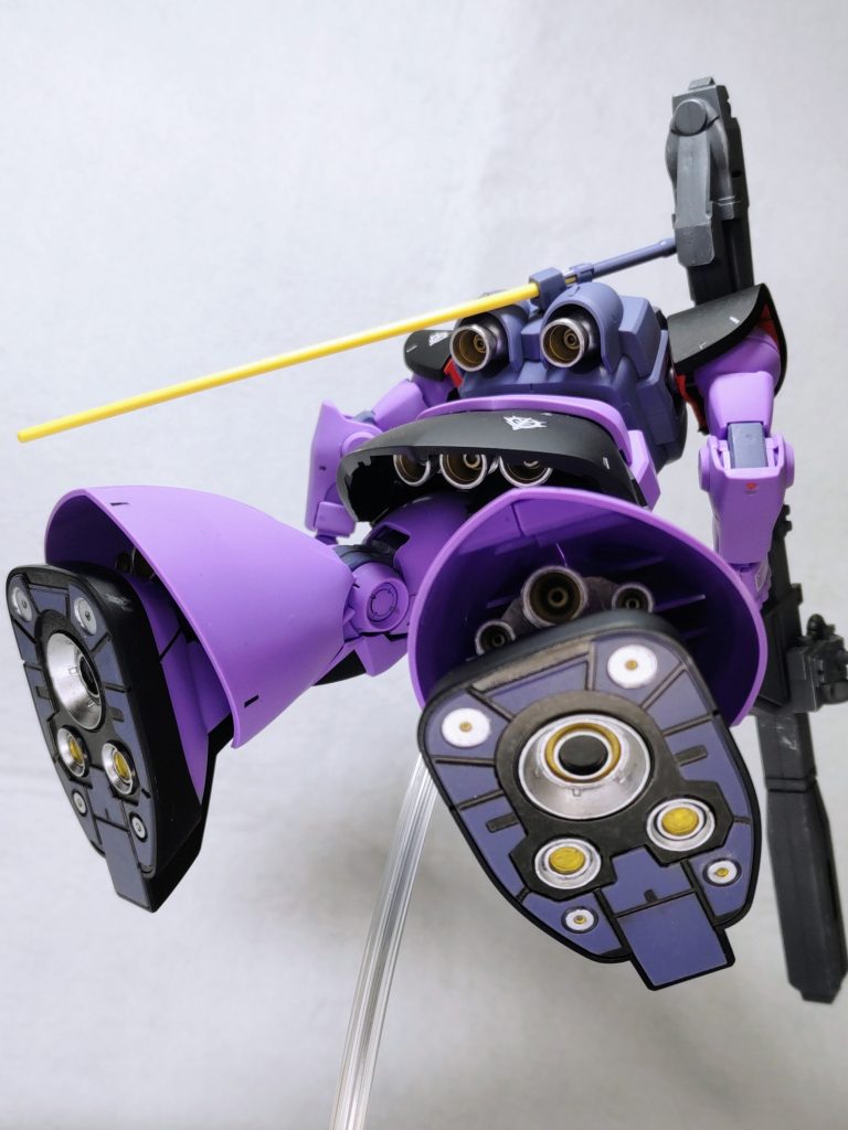 各スラスター内部は作例では赤になってますがゴールドで渋く仕上げました(zaku-kao6)