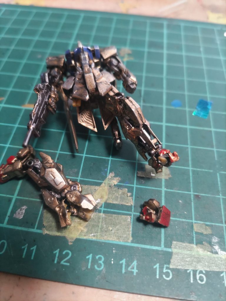 素材がABSだと知らずに普通に塗装した結果あちこち割れて瞬着での補修だらけです…。ABSってどうやって塗ってるの?