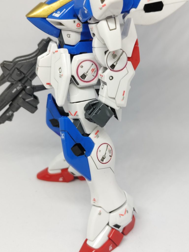 丸の部分の縁もMGっぽくなるようにレッドでスミ入れ。