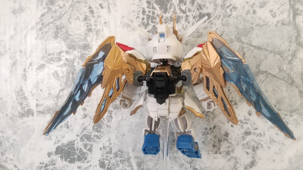 翼の形状はフリーダムですが、所々ストライクフリーダムのパーツを使用しているのでご勘弁ください