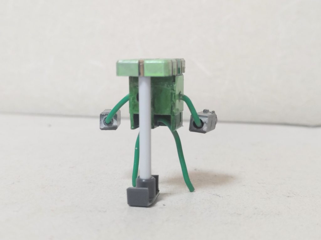 後ジオン製つっぱり棒でバランスをとってます(⁠・⁠∀⁠・⁠)