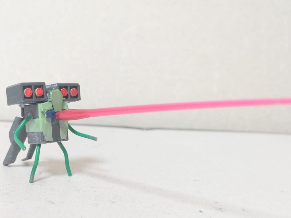 目からビームが出ます一応ミサイルは一個一個撃ち出し（ 取り外し？）可能です