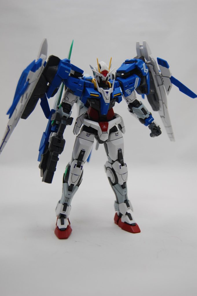 PG等と違って劇場版公開後に発売されたキットなのでGNドライブだけでなく粒子貯蔵タンクが付属してます。GNドライブだとオーライザーのウイングがうまく接合出来ず、粒子貯蔵タンクの方がきっちりはまるのでこれで写真撮りました。