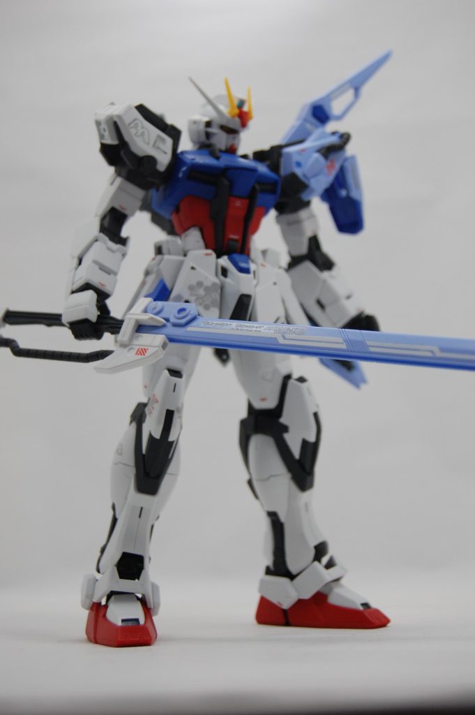 実はシュベルトゲベールのマウント用のパーツが完成直後に壊れました。一応ピンバイスで穴を開けて真鍮線で補強してます。刀身のデカールはかなり大きいので貼るのが難しいですが綺麗に貼れると気持ちいいですね。