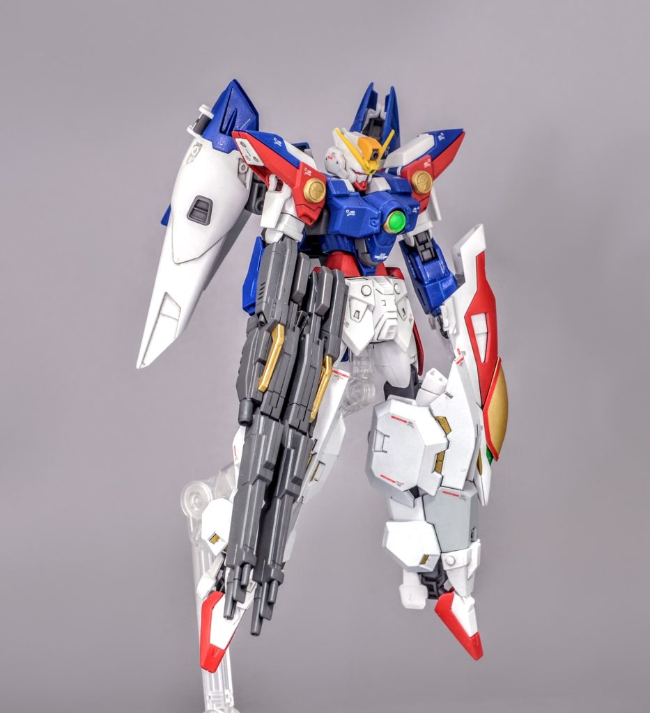 増加装甲を胸部、脚部、前腕部、バックパックに装着しています