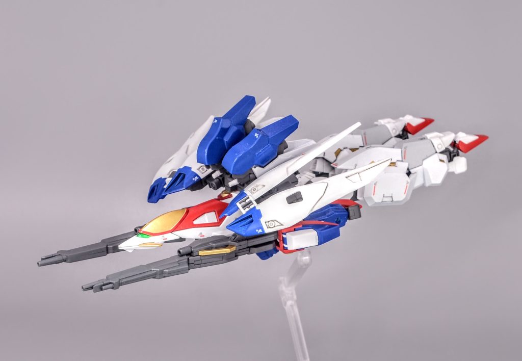 フルアーマー装備でも変形が可能です