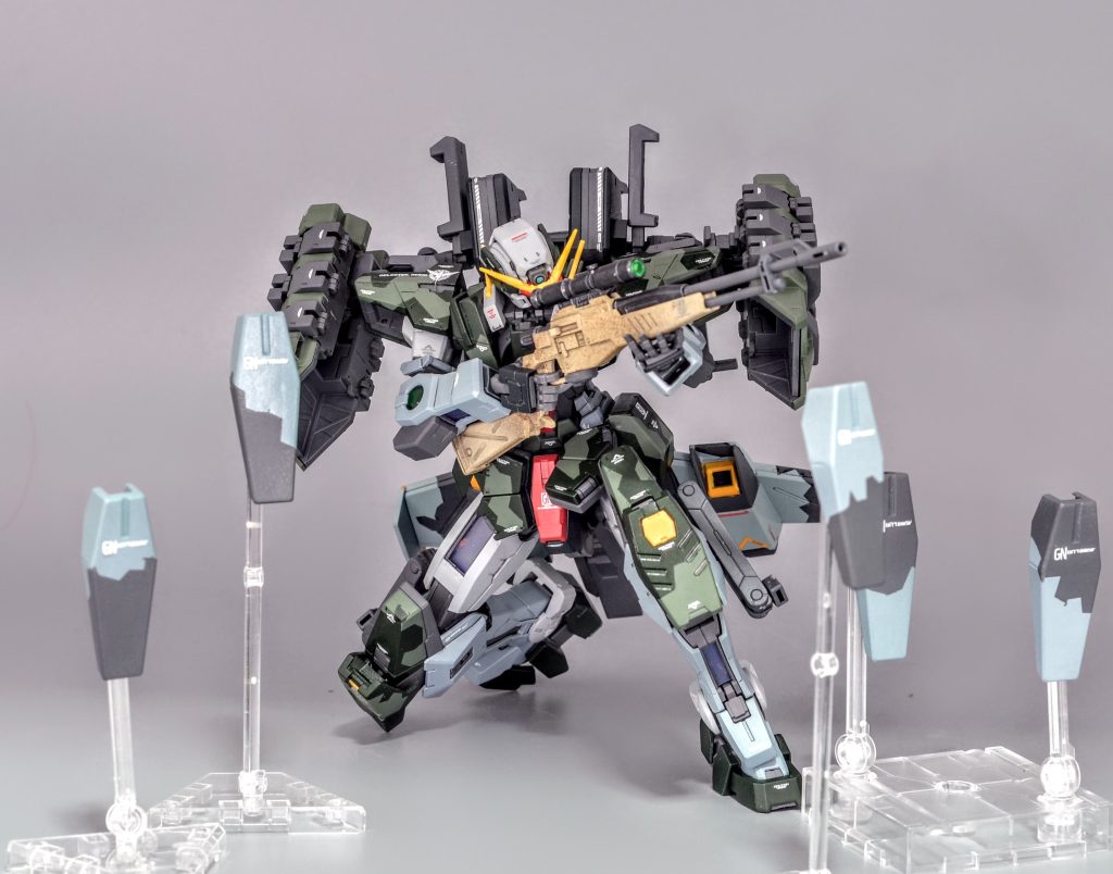 「ハロ!!防御は任せたぜ!!」「シールドビット展開!シールドビット展開!」GNプロトシールドビットを展開した狙撃状態です