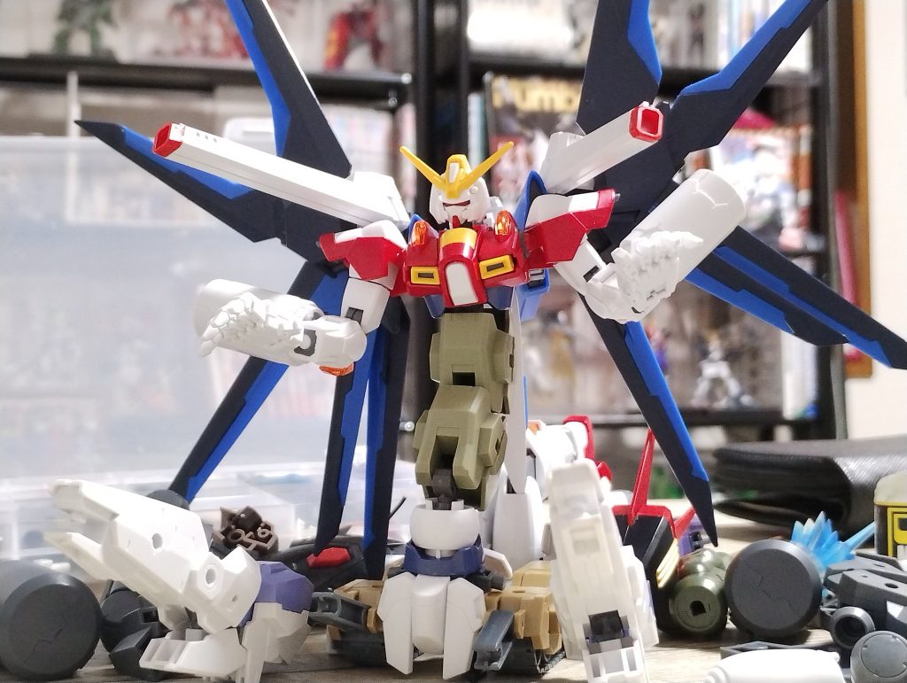 翼を大きく広げるシルエットで行くことは早い段階で決めてました。