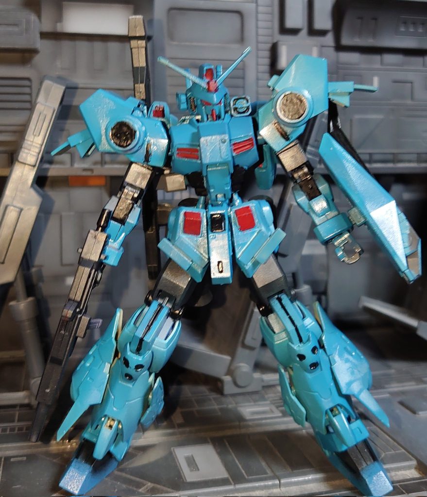 FAにしたかったのですが丁度良さそうな胸部装甲が手持ちになく肩・脚部のみ装甲追加腕は肩から下をAGE系MSに変更ナックルガードの代わりにシールド兼クローを左腕に装備パックはキャリバーンのものに変更