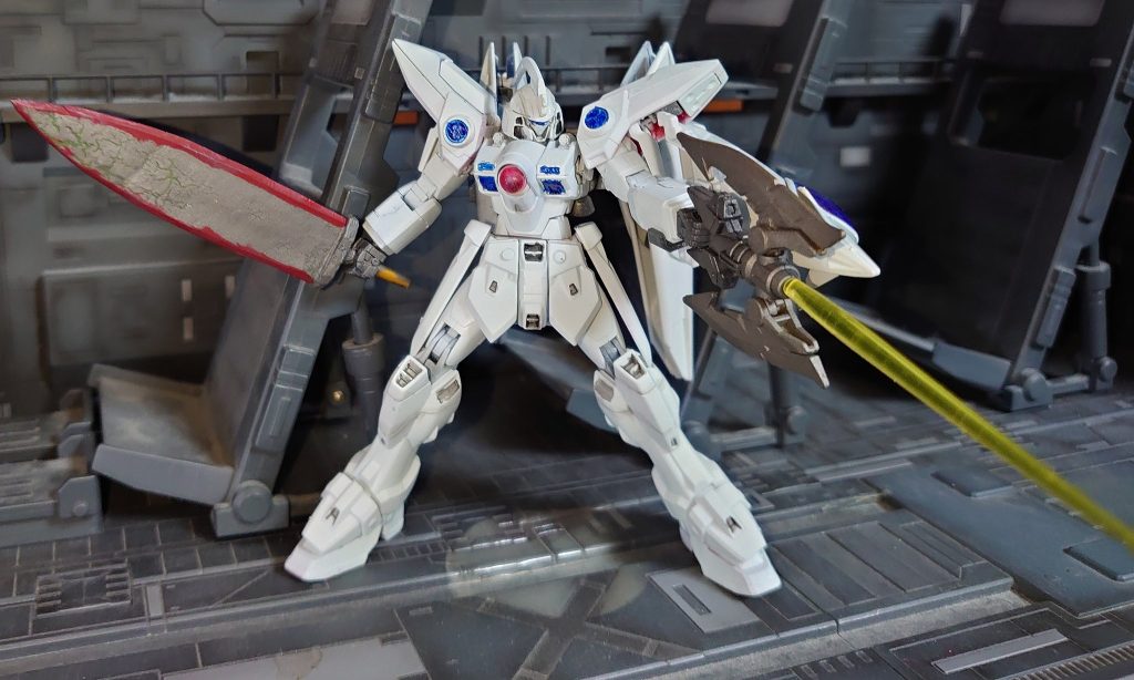 旧HGのトールギスⅢの頭に変更カラーリングをトールギスのように白メインビームライフル兼サーベルはバーンレプオス 