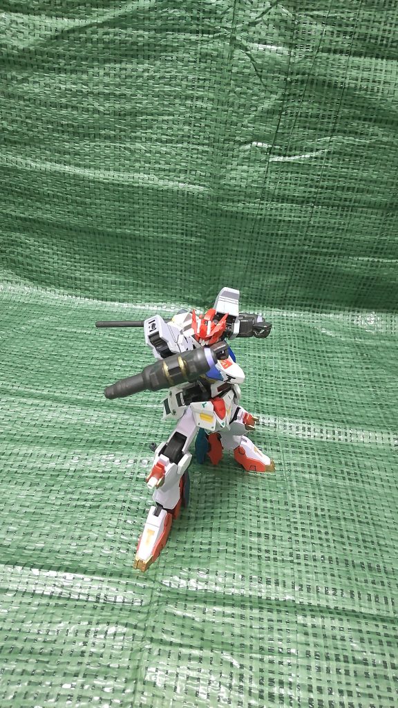 当時はこのトンファーと踵についてるガントレット?でMAを殴っては蹴りしてたんでしょう。