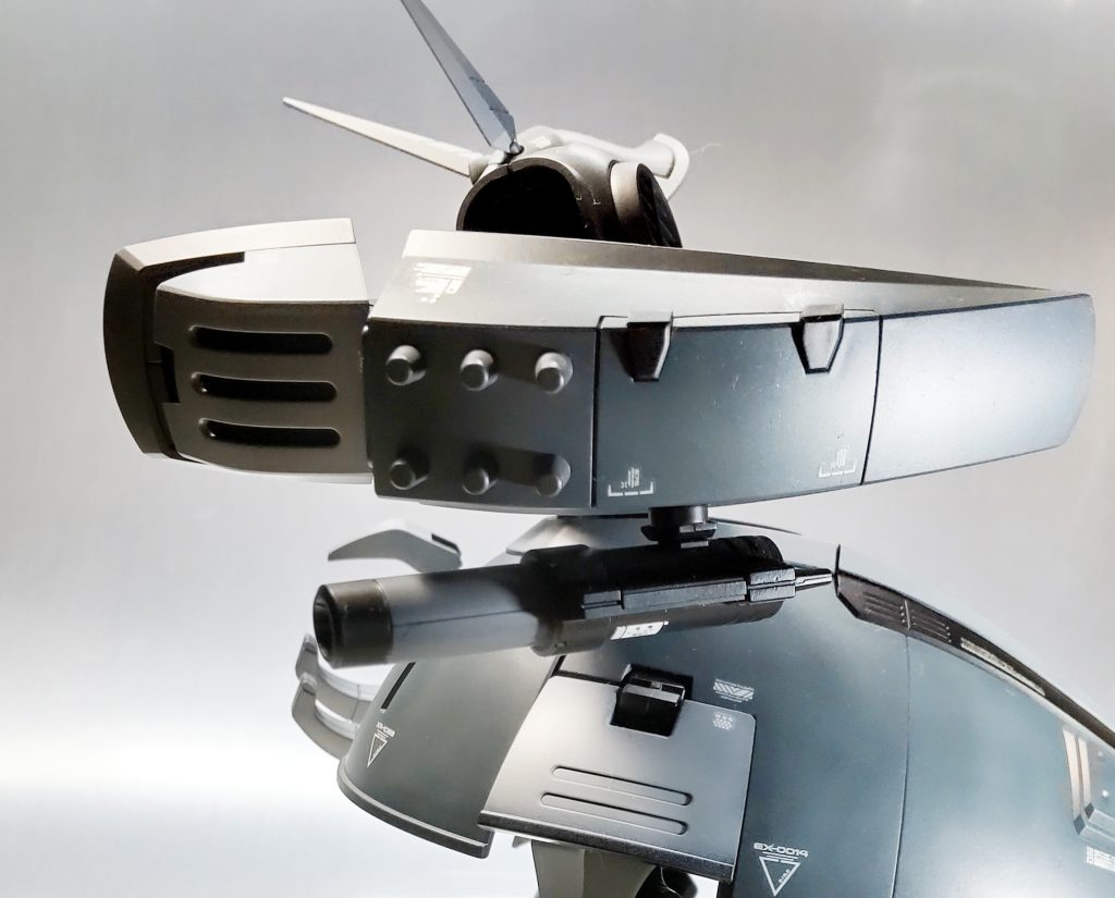 拡散ビームは取り付けるとカバーに隙間が出来る設計不良があるのでそこだけ修正しました。安易ですがマグネットで脱着です。でもなんか普通におかしな感じでしたね、取り付けフック部分が干渉して締まらないのは作ってておかしいと思わなかったのかな？実際に作って遊ぶとこまで見てないんでしょうなぁ。。でもまあそもそものデザインがキワすぎるんでしょうね。ほんとこの変形の意味って全くもって目的が？？？