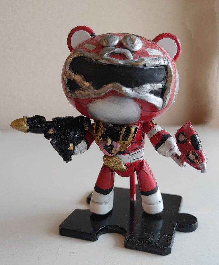 歴代スーパー戦隊のセンタイリングで、歴代レッドに変身することができるので、「カーレンジャー」レッドレーサーに。を再現。アーマー(前後とも)は、プラ板を積層して、削り出しして、両面テープで止めてあります。ベルトのバックル(エポキシパテ製)も、両面テープで止めてあります。