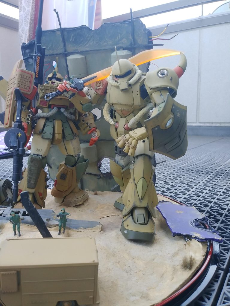 サーベルを肩にのせたら溶けるだろってツッコミは置いといてポーズのかっこよさ重視でw