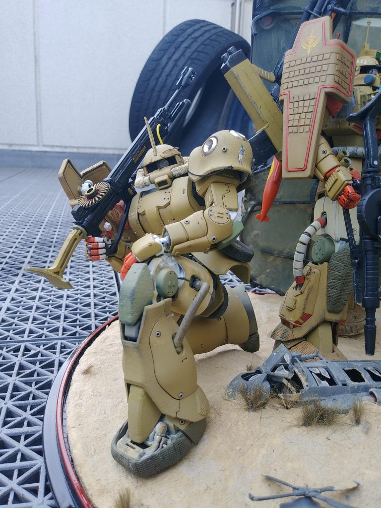 ザクには大型ライフを持たせてます