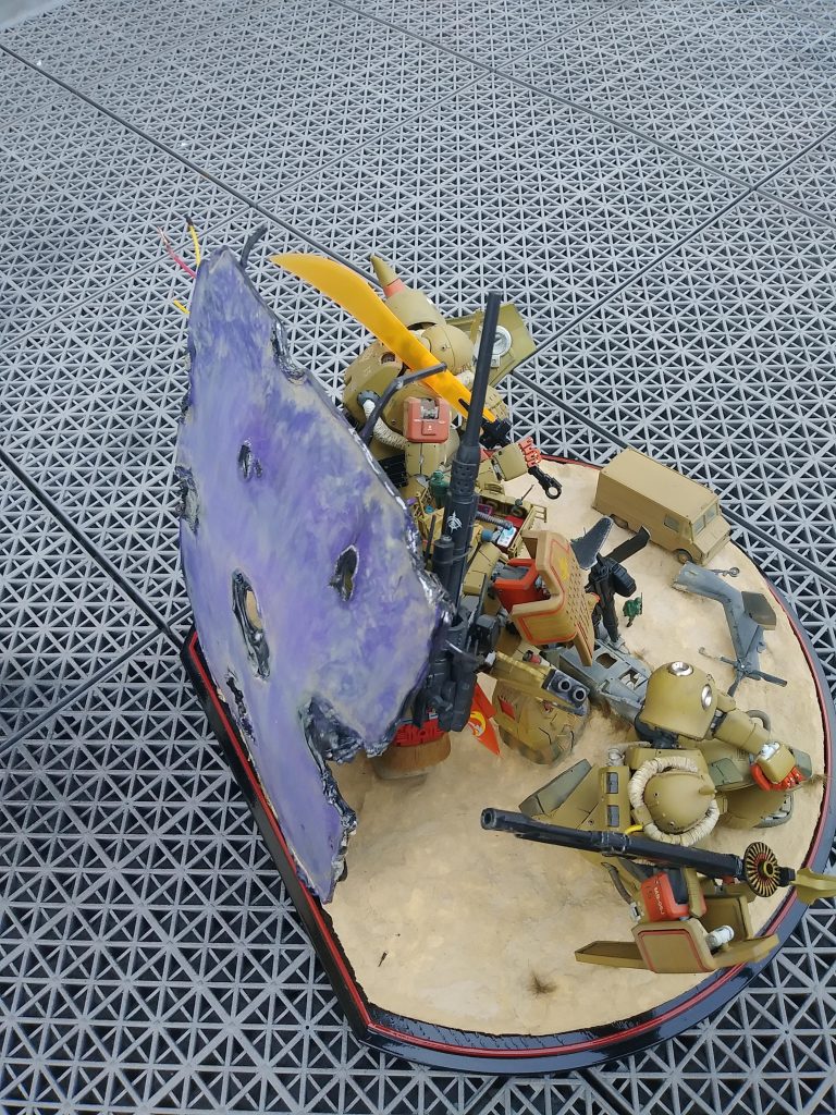 背中にはガウの残骸が