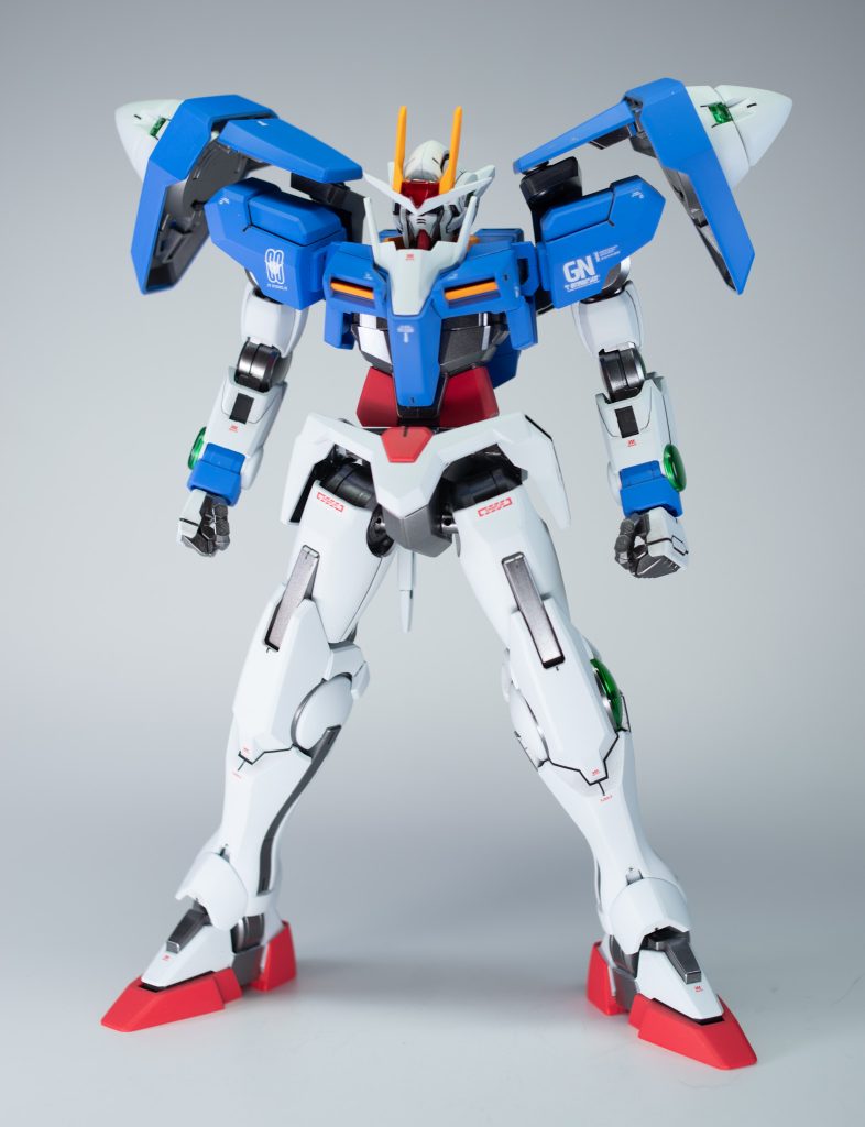 全体の情報量が少ないので、デカールは多めに貼りました。でもやっぱ本編でハロが整備してるので、コーションマークはなるべく少なく、間延びしないようにそれっぽくできたかなー。バランス難しいですね。