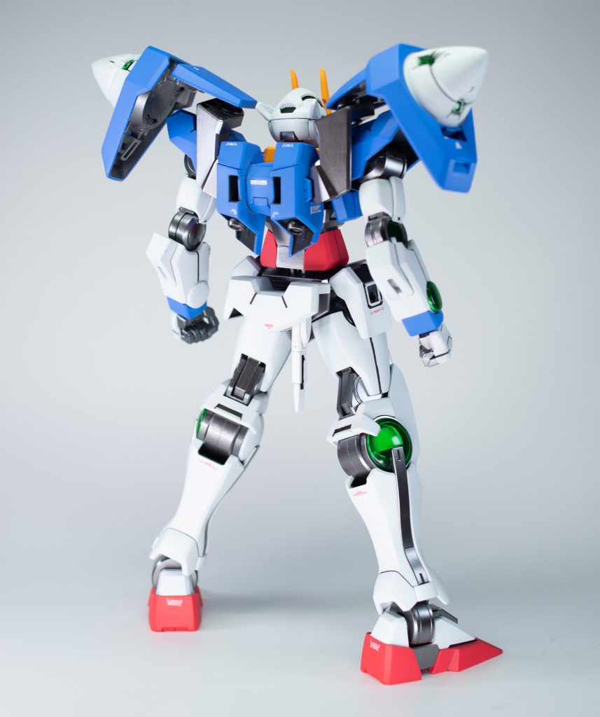 装甲裏など目立ちそうな所は全部塗りました。撮影中ビームサーベル1本取れてることに気付きませんでした。